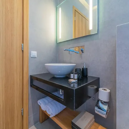 Brevis - Premium 15km From The Villa